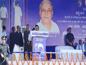 लखनऊ रैली में मायावती का सपा पर हमला, योगी सरकार की जमकर तारीफ