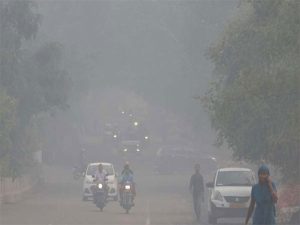 दिल्ली-एनसीआर में हवा और जहरीली: AQI 400 पार, धुंध की चादर से बढ़ी चिंता