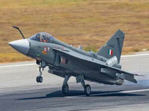 दुश्मनों पर कहर ढाने को तैयार 5 तेजस MK1A फाइटर जेट