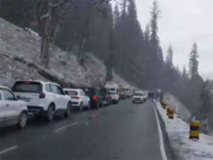 पश्चिमी विक्षोभ की एंट्री, हिमाचल के पहाड़ों पर बर्फबारी का अलर्ट