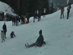 मौसम अलर्ट: अगले 48 घंटे उत्तराखंड के पहाड़ों में भारी बारिश-बर्फबारी की आशंका